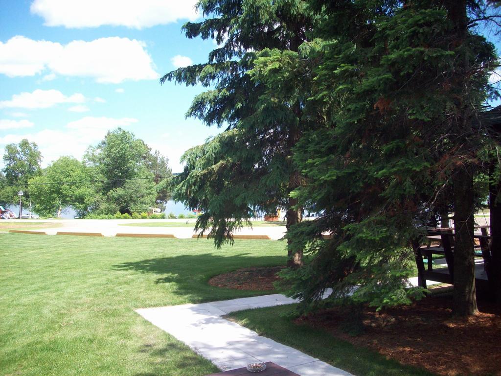 Lakewoods Cottage Oxtongue Lake Room photo