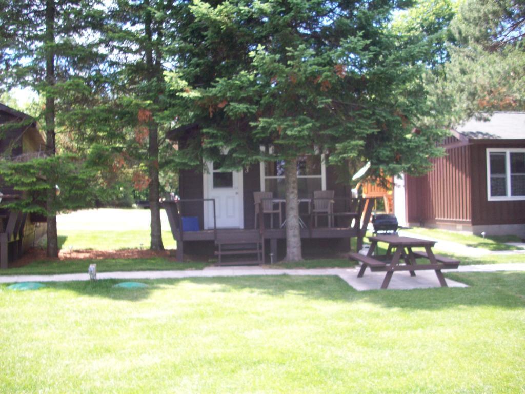 Lakewoods Cottage Oxtongue Lake Room photo