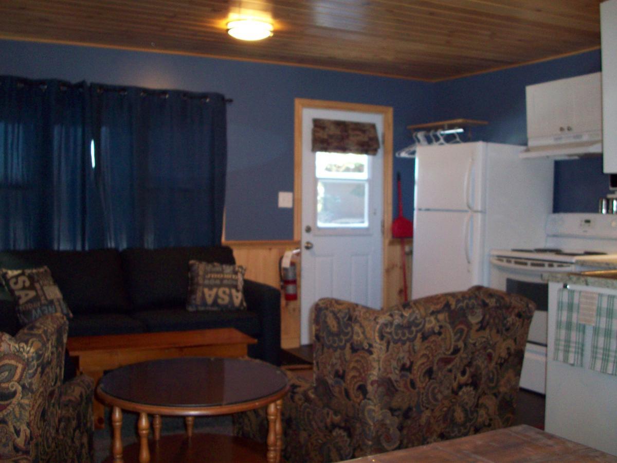 Lakewoods Cottage Oxtongue Lake Exterior photo
